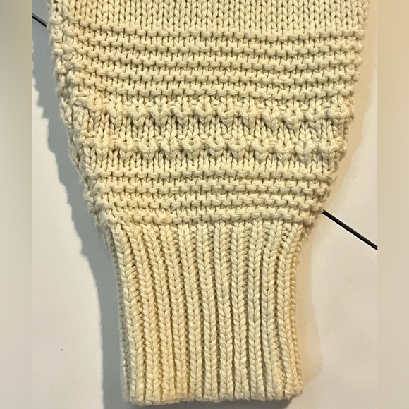Universal Thread Women’s Cream Knit Warm Cozy Sweater Size Small - Picture 4 of 14